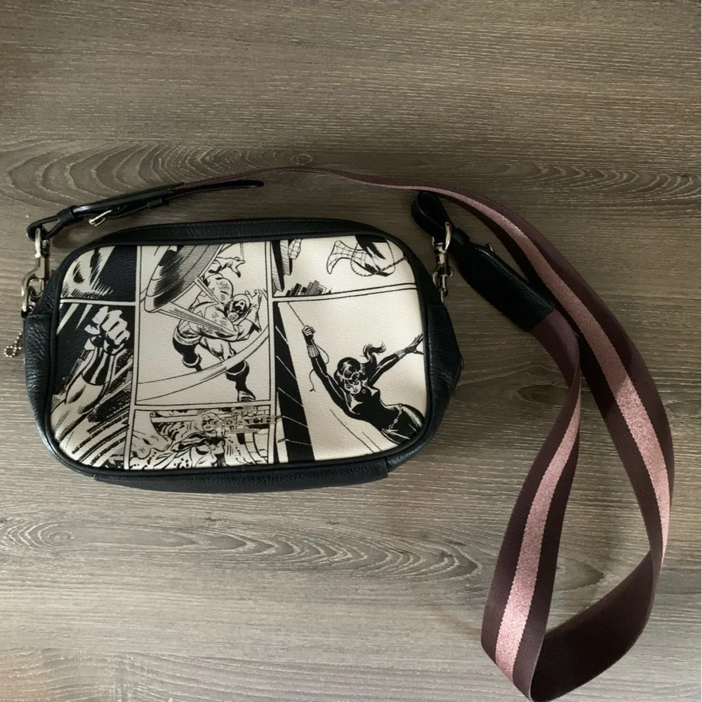 Coach Marvel Jes Crossbody Captain America Black Widow Comic Book Print Purse - Picture 4 of 16